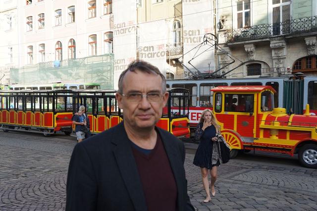Thomas Gronier se promène dans les rues de Vienne