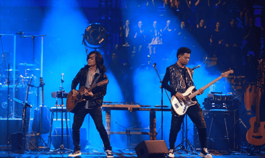 Le group de rock Vietnamien BỨC TƯỜNG lors de leur concert Unplugged