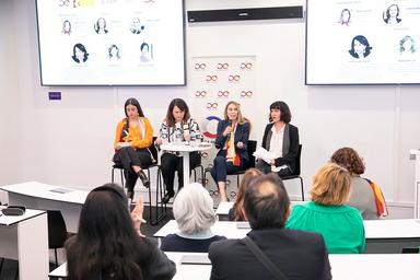 les intervenantes lors de la conférence organisée par mujeres avenir