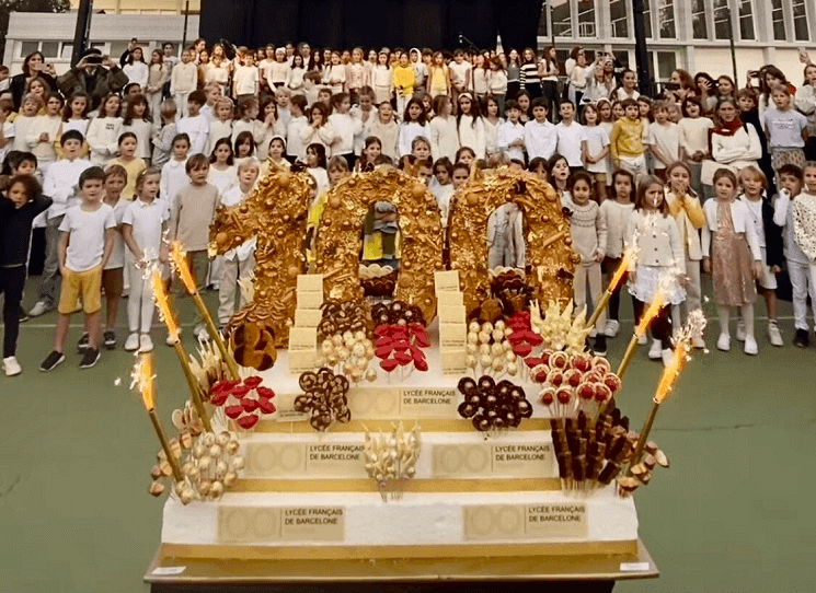 gâteau des 100 ans du lycée français de barcelone