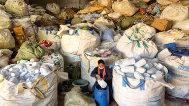 tri des déchets plastiques - the plastic flamingo