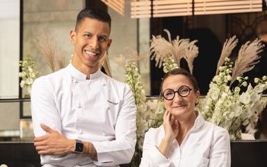 Evens Lopez aux côtés d'Anne-Sophie Pic (Crédit Johnny Stephens Photography)