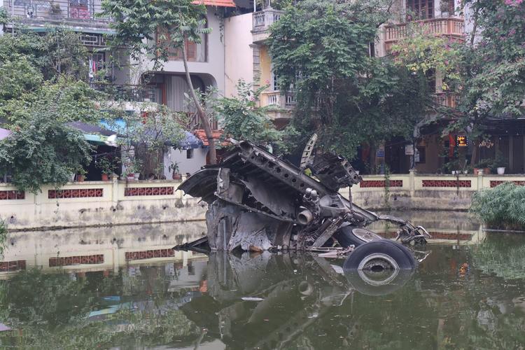 avion lac hanoi guerre bombardier