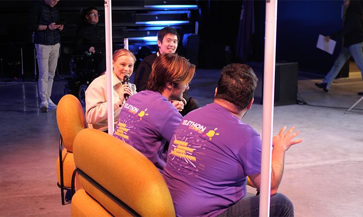 3 personnes en direct de l'émission Téléthon Gaming