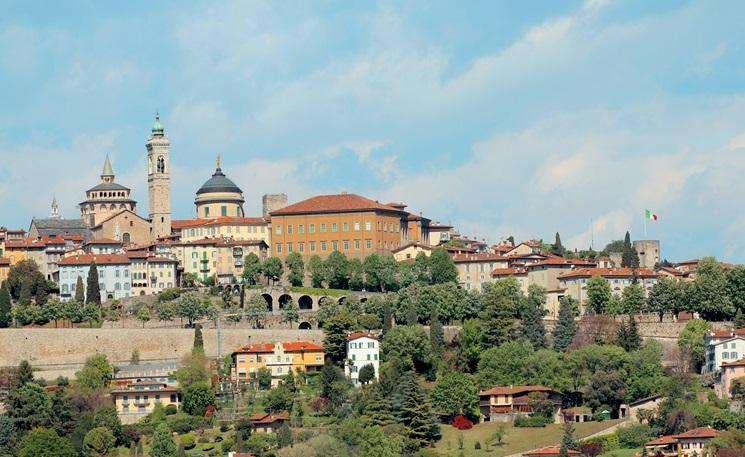vue aérienne sur la ville de Bergameen Italie