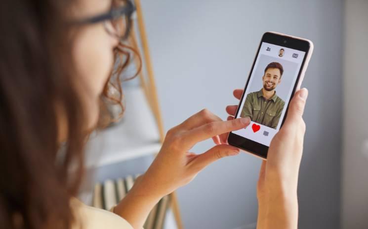 7 conseils pour avoir plus de succès dans les rencontres en ligne en 2025