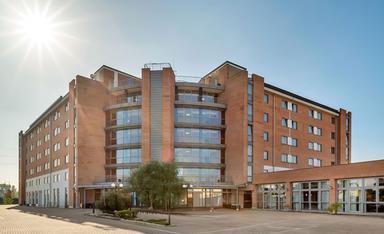 Bâtiment rouge hotel-settimo-torinese_exteriors_1_0