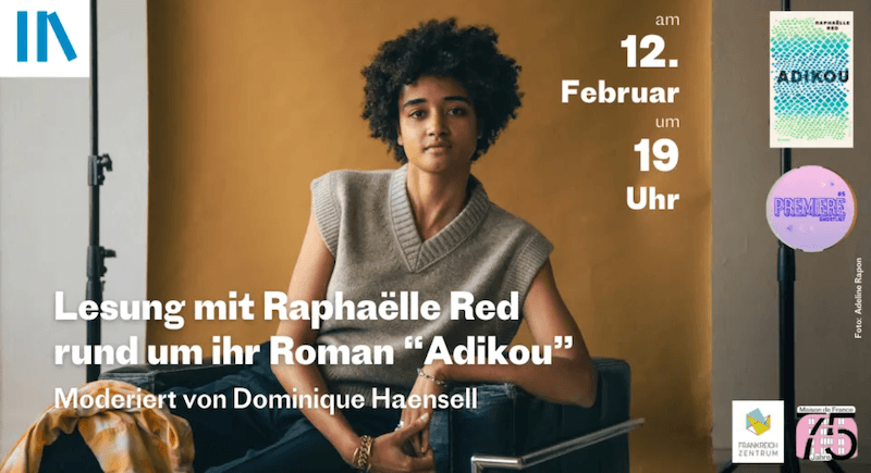 une femme prend la pose