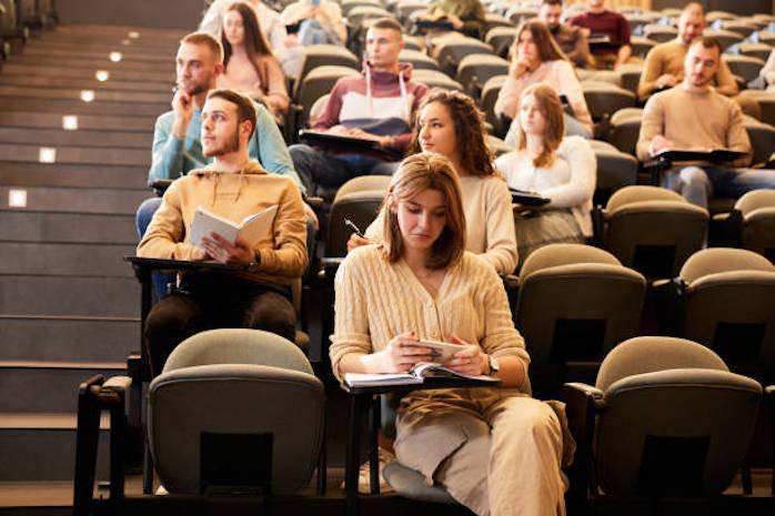 REPLAY - Pourquoi étudier les relations internationales en tant que jeune expat ?