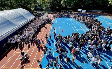 des étudiants dans un stade à l'école de varèse