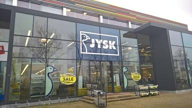 devanture en cristal d'un magasin jysk