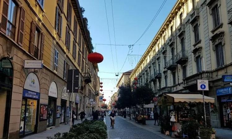 rue piétonne via paolo sarpi à milan