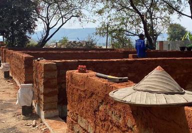 Chantier d'extension d'une école près de Mae Sot