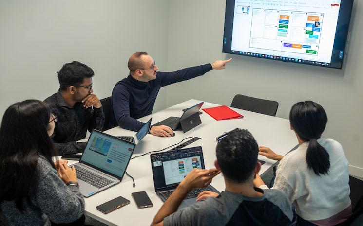 De retour à Paris ? Découvrez comment donner un nouveau souffle à votre carrière !