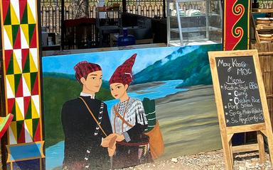 Memories-Chiang-Mai-food-court-birman