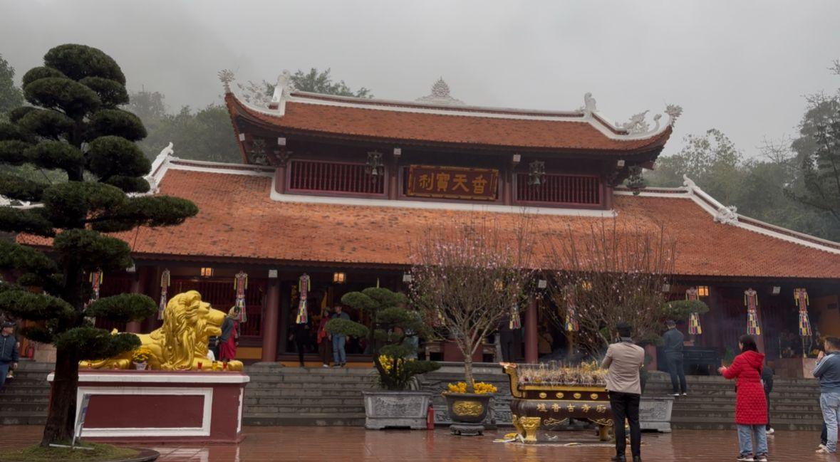 pagode hanoi quoi faire visite parfum temple religieux