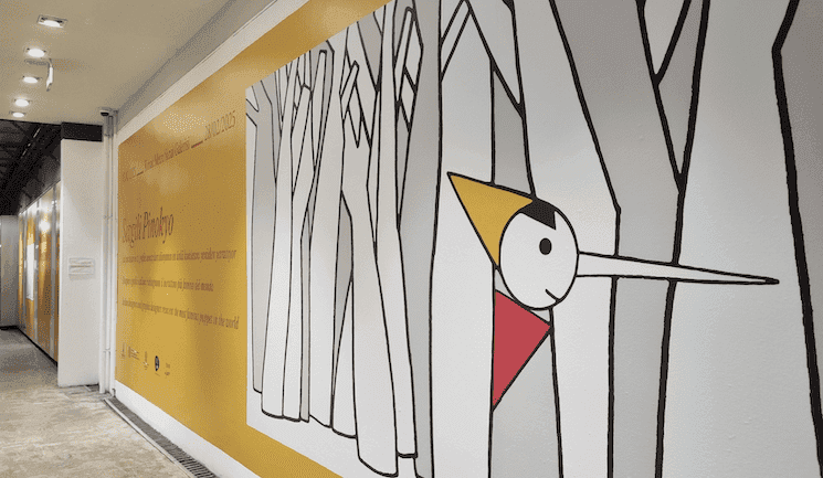 Exposition "Carissimo Pinocchio" à la galerie d’art du métro Konak à Izmir, mettant en scène une interprétation artistique et design du personnage de Pinocchio.