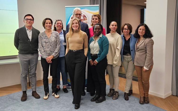 équipe de personnes de l'association Solidarité