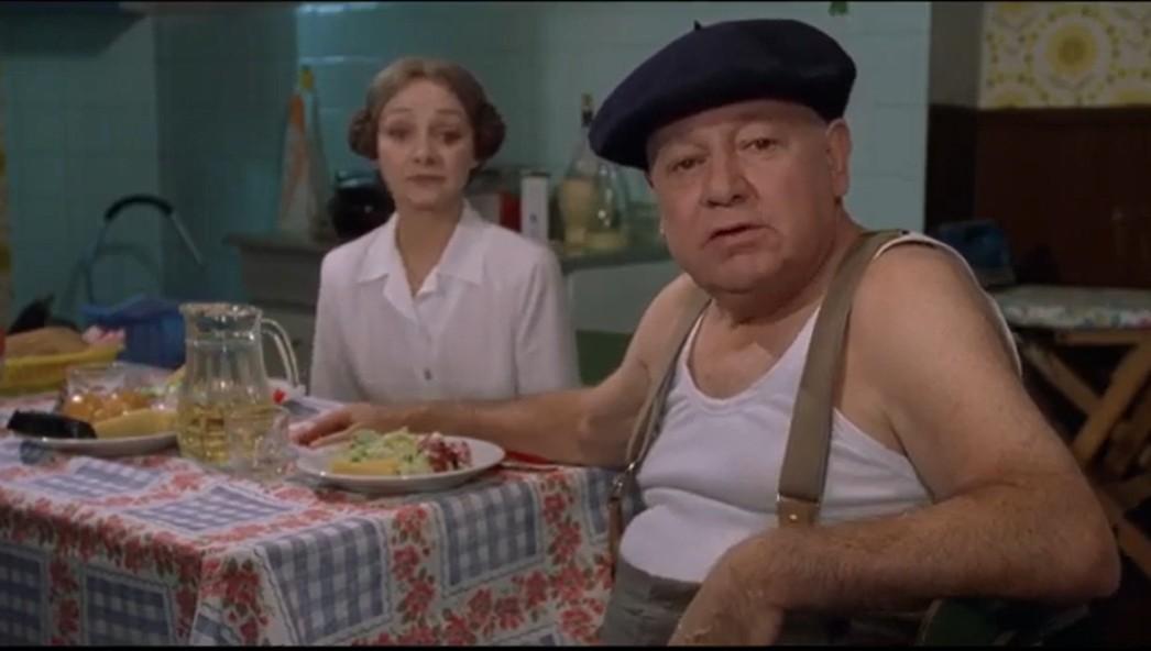 Fantozzi à table en marcel