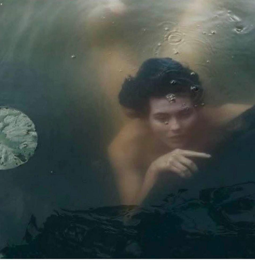 femme dans l'eau