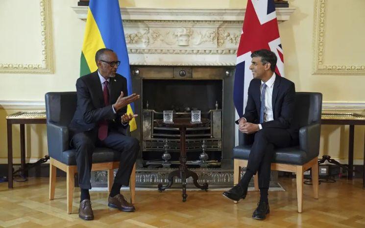 Le président du Rwanda, Paul Kagame, et le Premier ministre britannique, Rishi Sunak