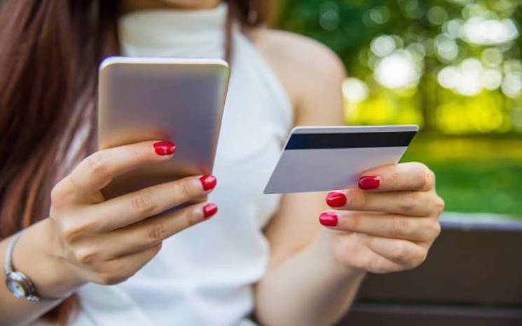 Sécuriser ses paiements en ligne : pourquoi choisir une carte prépayée ?