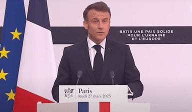 Emmanuel Macron lors de la conférence de presse à Paris sur la paix en Ukraine, le 27 mars 2025
