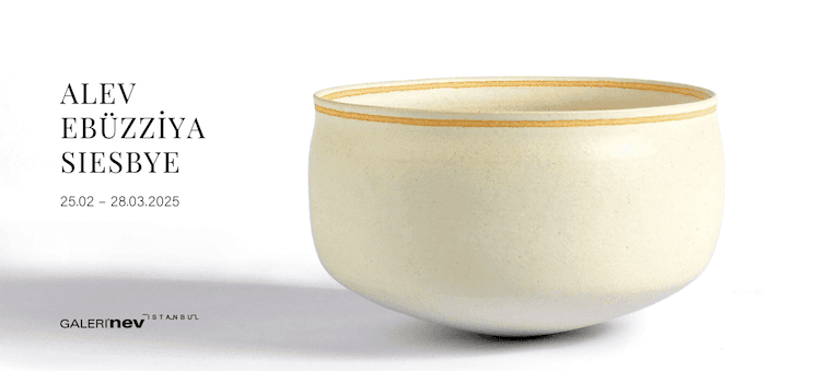 Affiche officielle de l’exposition d’Alev Ebüzziya Siesbye à Galeri Nev Istanbul du 25 février au 28 mars 2025.