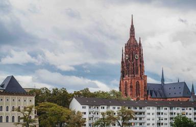 Eglise Francfort et habitations clochers