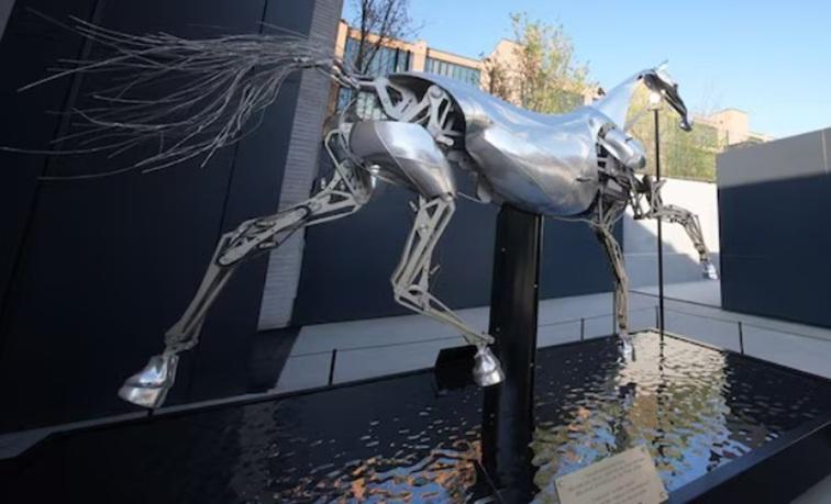 Zeus cheval métallique JO Paris