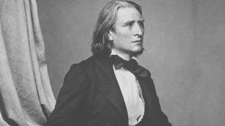 Portrait en noir et blanc du jeune Franz Liszt, pianiste virtuose du XIXe siècle