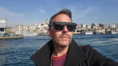 Témoignage d’un patient français en greffe capillaire à Istanbul, avec vue sur le Bosphore.