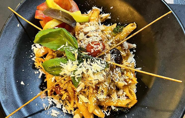 spaghetti à la puttanesca restaurant la cantina tunisie