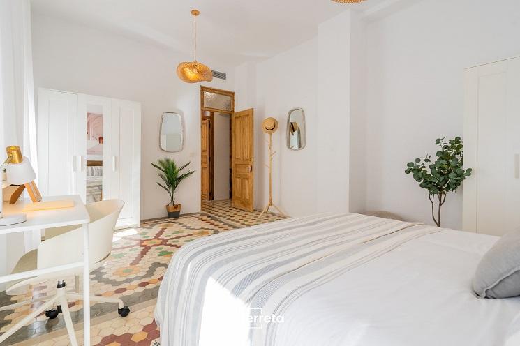 appartement rénové clé en main par Terreta Spain, dans le quartier en plein essor d’En Corts, Valence – un projet client alliant design, fonctionnalité et rentabilité.