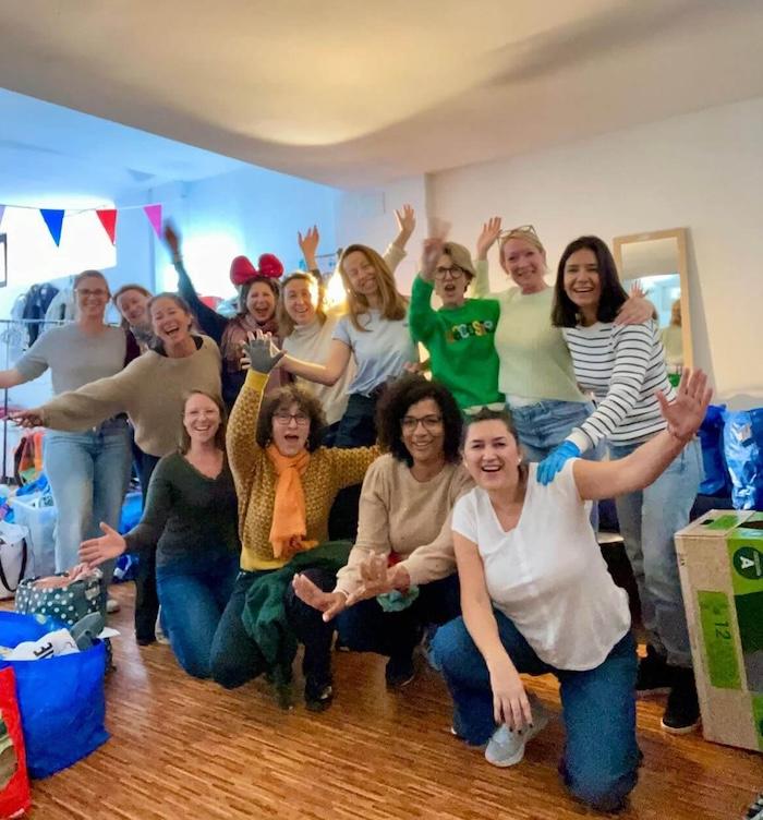 participants à la vente solidaire de madrid au profit des enfants hospitalisés