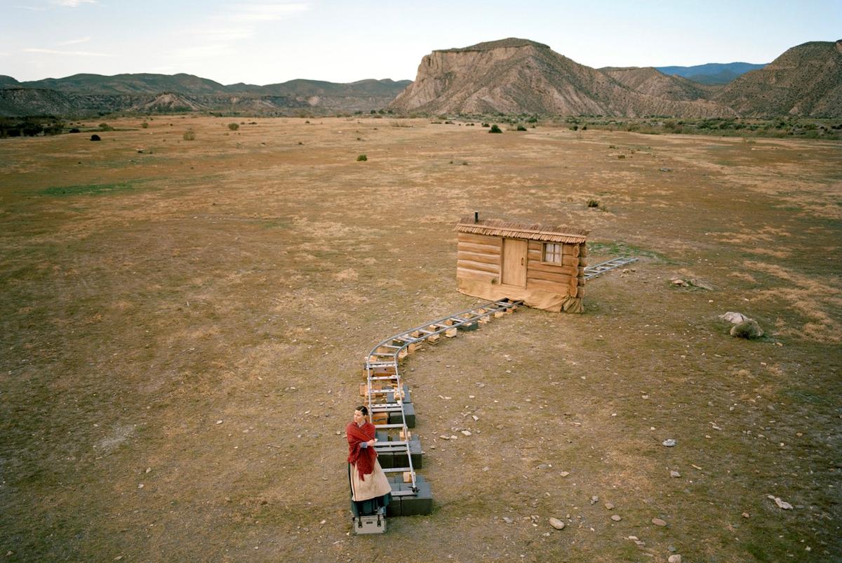 Une oeuvre de Julian Rosefeldt : American Night pour l'exposition Nothing is Original du C/O Berlin