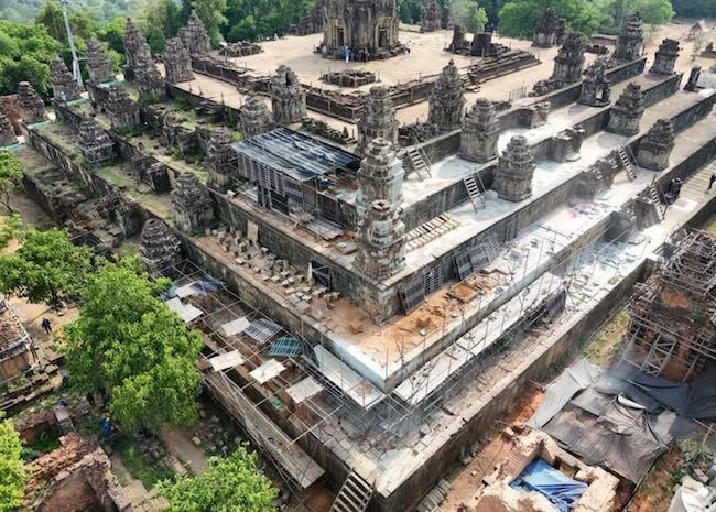Restauration du temple de Phnom Bakheng