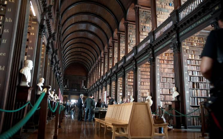 Salle longue du Trinity College de Dublin