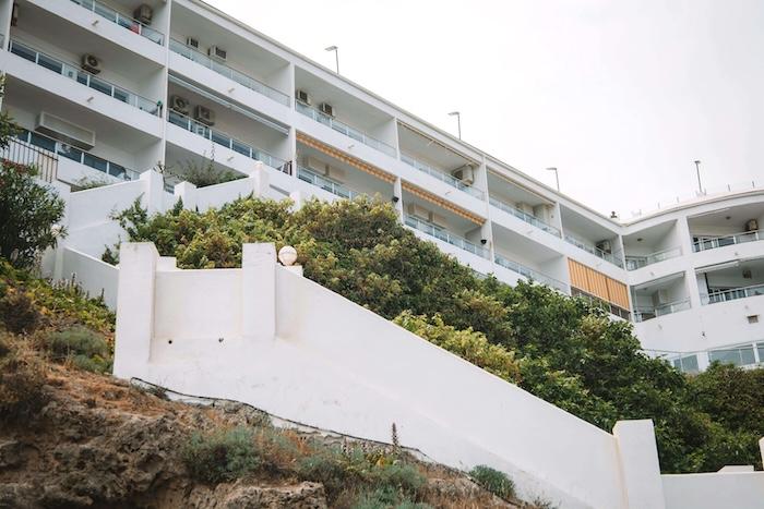 logements avec balcons dans un immeuble à malaga en espagne