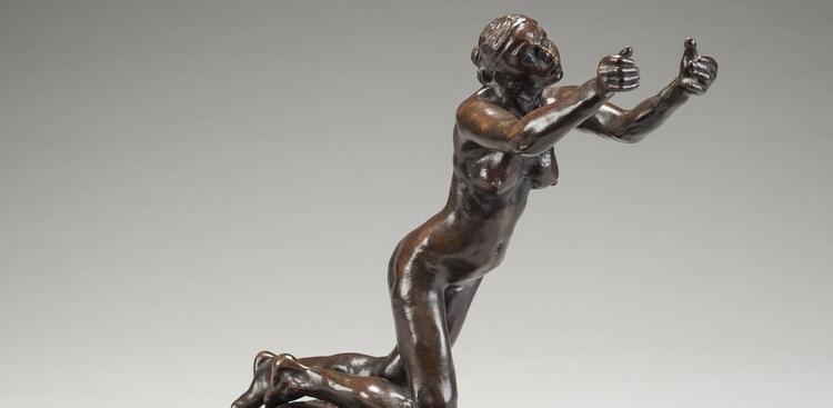 L'Implorante, statue de Camille Claudel. Une femme nue tend les bras devant elle