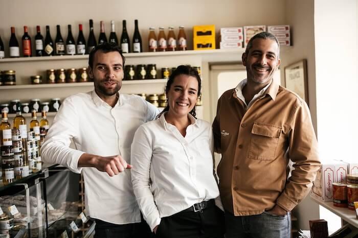 Richard (à gauche) accompagné de Pauline, sa belle-soeur et Gabriel, son beau-frère.