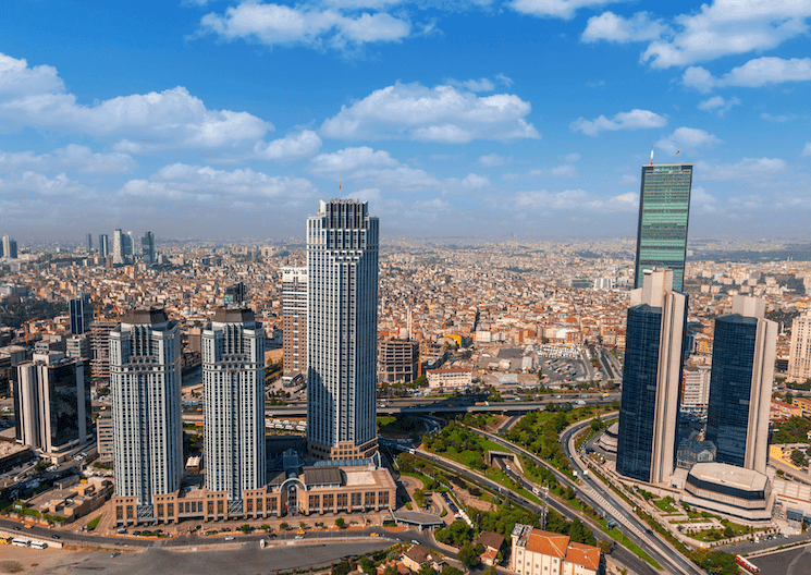 Vue aérienne du quartier d’affaires de Levent à Istanbul, centre technologique et économique de la Turquie en 2025.