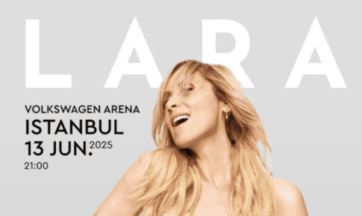 Portrait de Lara Fabian souriante – concert à Istanbul le 13 juin 2025