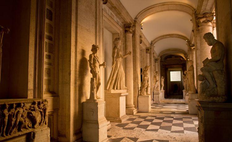 statues dans un musée