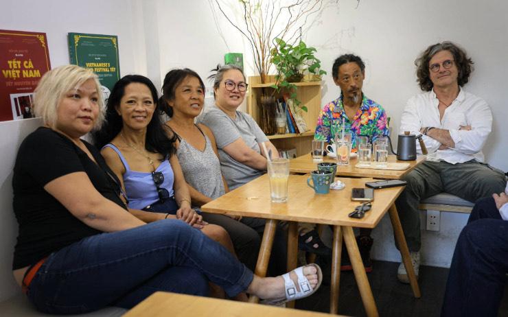 Opération Baby Lift : rencontre avec cinq rescapés du crash du 4 avril 1975