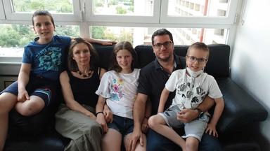 Oscar et sa famille réunie