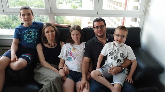 Oscar et sa famille réunie