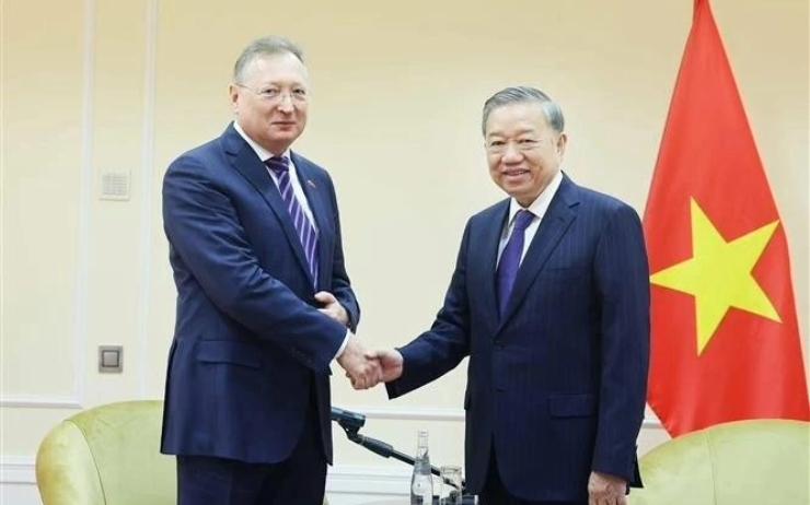 rencontre-sommet-secretaire-general-to-lam-grands-patrons-russes