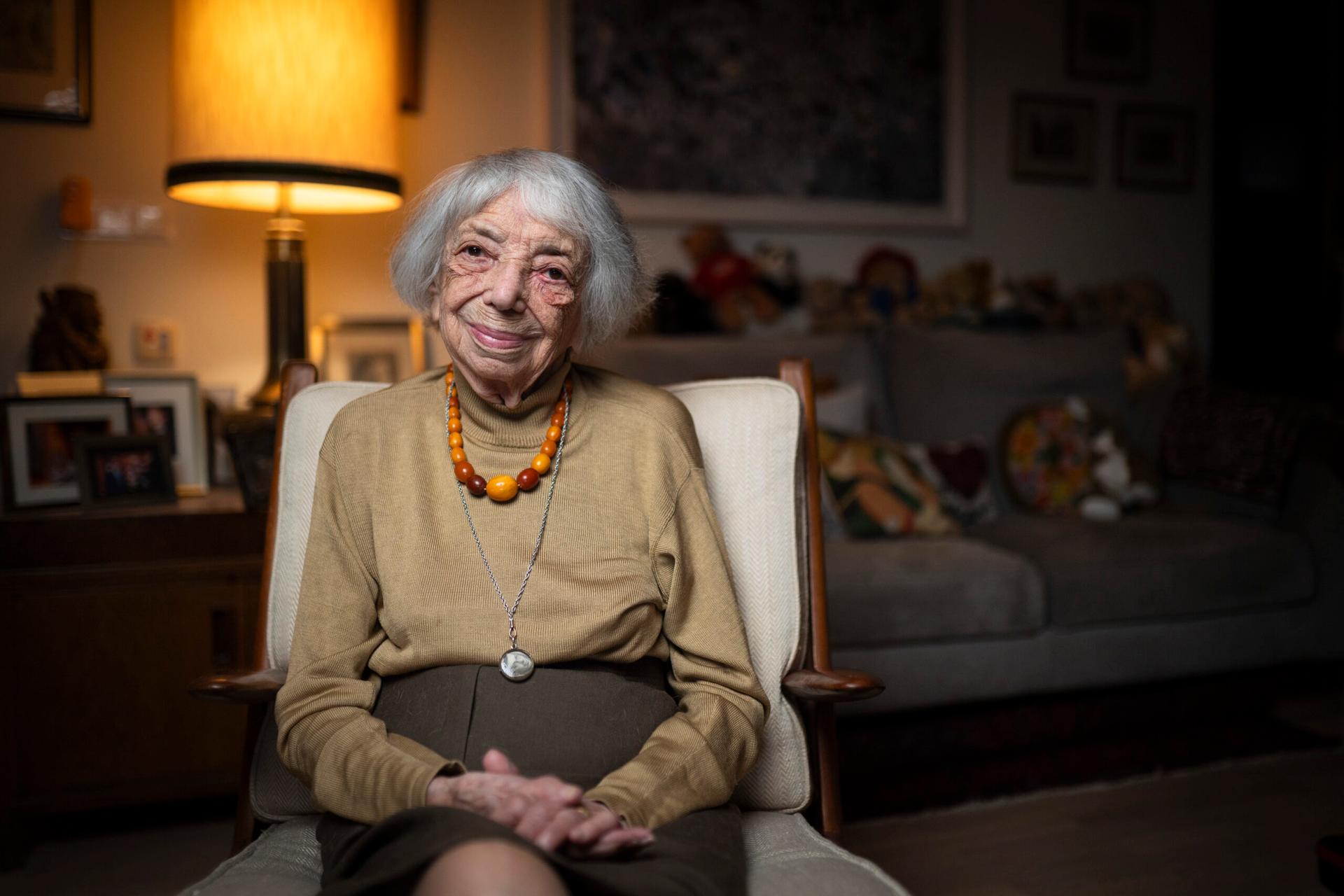 Margot_Friedlander_Portrait_Wide1-scaled