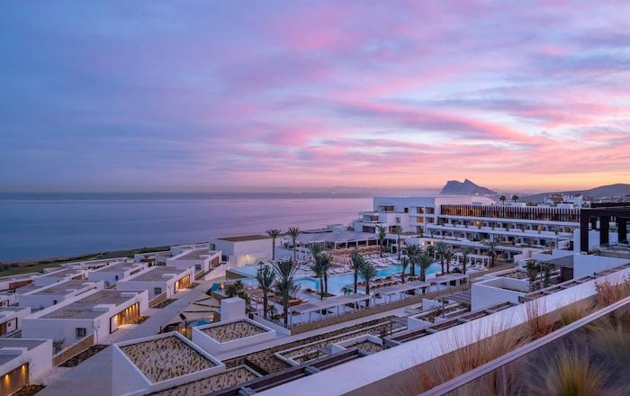hotel accor sur la costa del sol au coucher du soleil avec vue sur mer